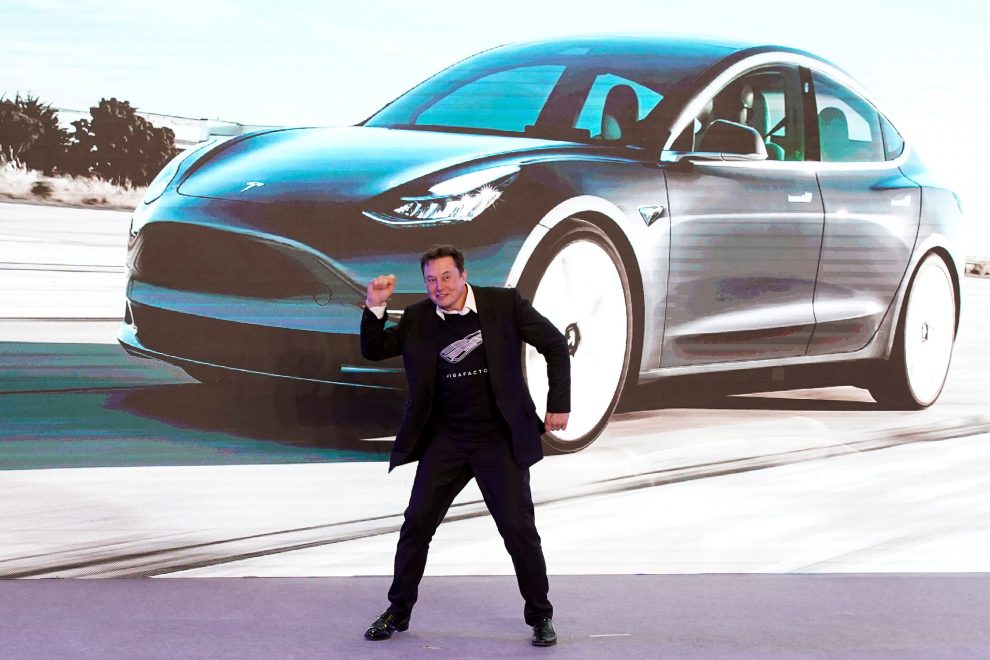 elon musk tesla apple itiraf